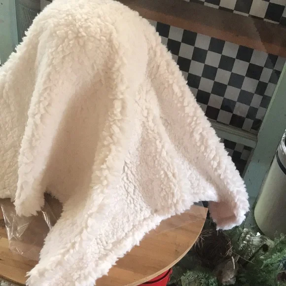 Pottery Barn Spooky and Cute Gus The Ghoulish Ghost Cuddle Decorative Pi… - Picture 13 of 16